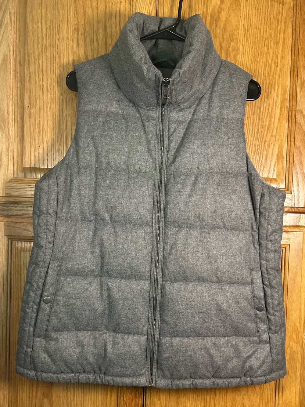 Old Navy Quilted size large Puffer Vest in Gray